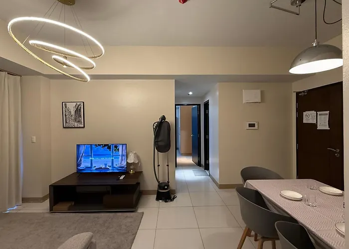 Luxury Modern Seaview 2br With Massage Chair, 1min To Okada Casino 5mins To Airsports Moa Solaire With 2 Infinity Pool And Gym 马尼拉