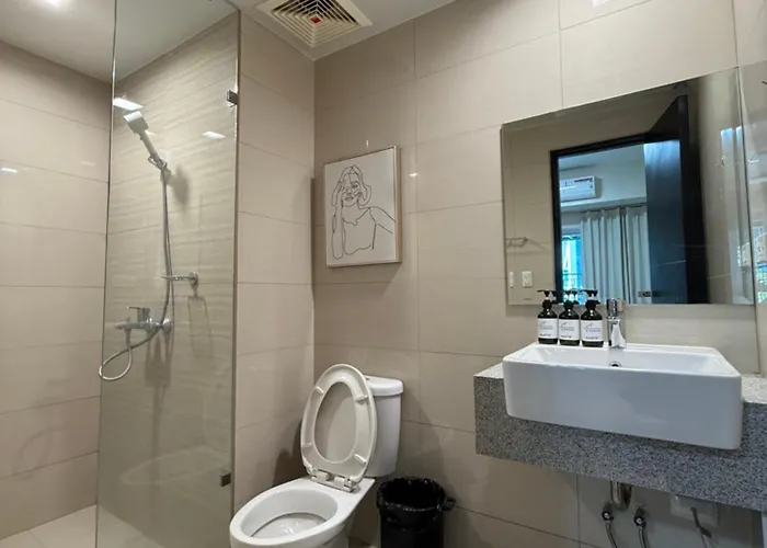 Luxury Modern Seaview 2br With Massage Chair, 1min To Okada Casino 5mins To Airsports Moa Solaire With 2 Infinity Pool And Gym 公寓 马尼拉