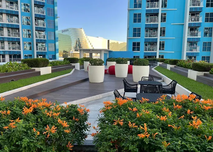 Luxury Modern Seaview 2br With Massage Chair, 1min To Okada Casino 5mins To Airsports Moa Solaire With 2 Infinity Pool And Gym 马尼拉