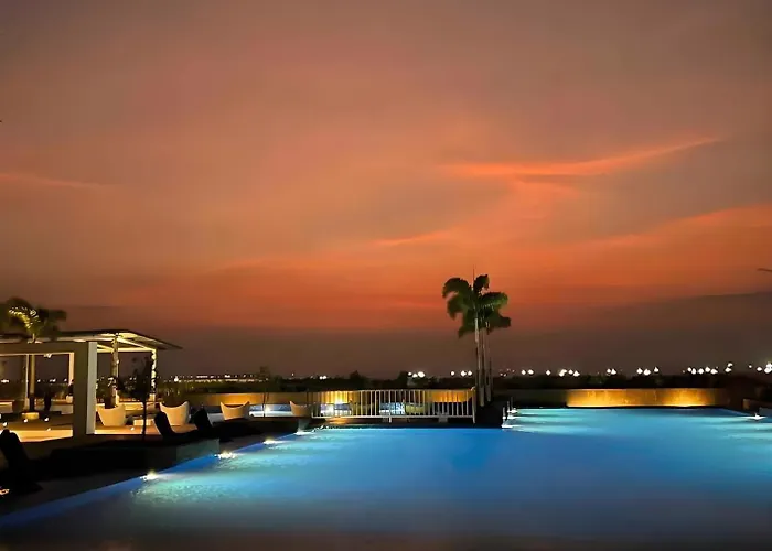 Luxury Modern Seaview 2br With Massage Chair, 1min To Okada Casino 5mins To Airsports Moa Solaire With 2 Infinity Pool And Gym * 马尼拉