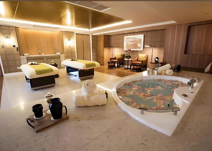 Luxury Modern Seaview 2br With Massage Chair, 1min To Okada Casino 5mins To Airsports Moa Solaire With 2 Infinity Pool And Gym 公寓 马尼拉